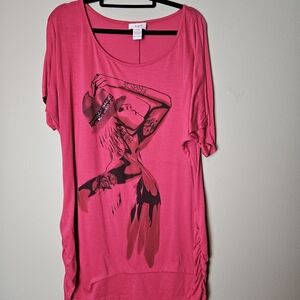 Xhilaration Fuchsia Artistic Short Sleeve Tee